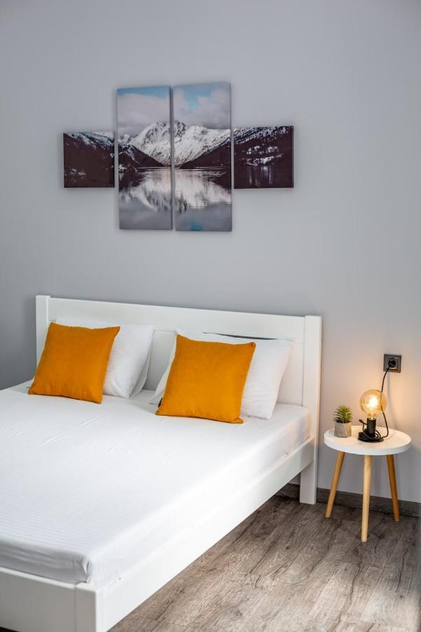 Stylish Apartment In The Center 리비프 외부 사진